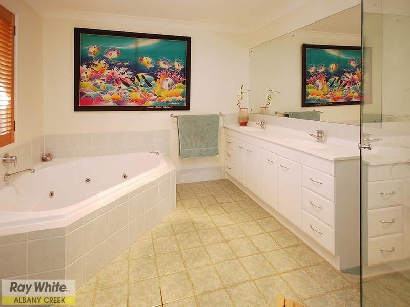 3 Ganton Place, Albany Creek QLD 4035