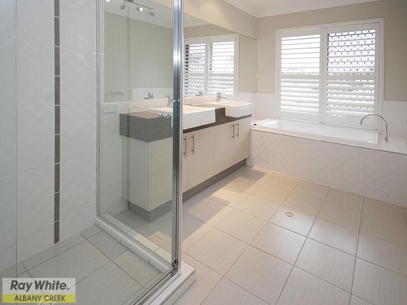 7 Shallows Court, Eatons Hill QLD 4037