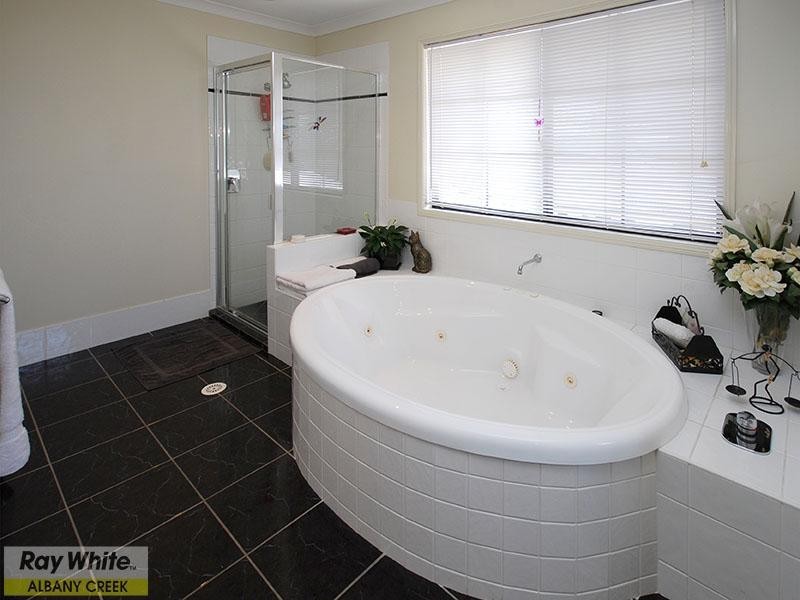 22 Sunningdale Court, Albany Creek QLD 4035