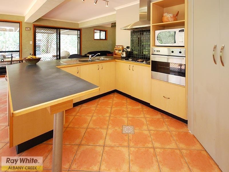 8 Estelle Court, Eatons Hill QLD 4037