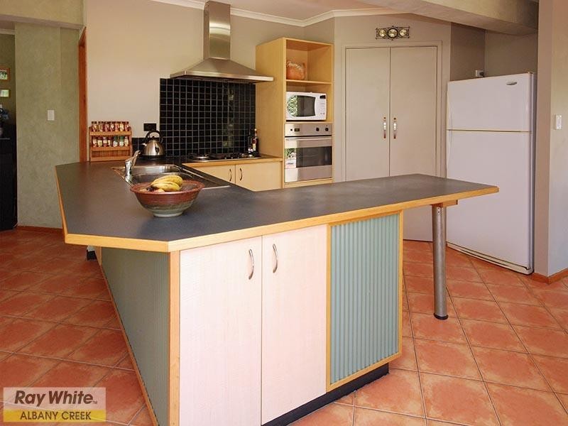 8 Estelle Court, Eatons Hill QLD 4037