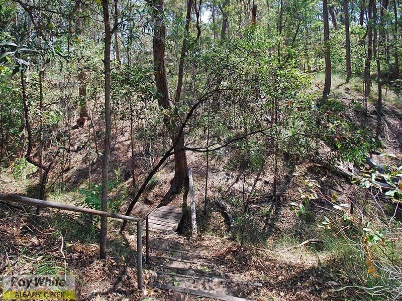 8 Estelle Court, Eatons Hill QLD 4037