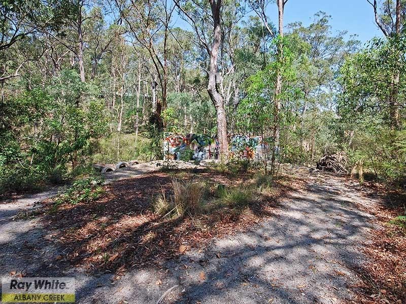 8 Estelle Court, Eatons Hill QLD 4037