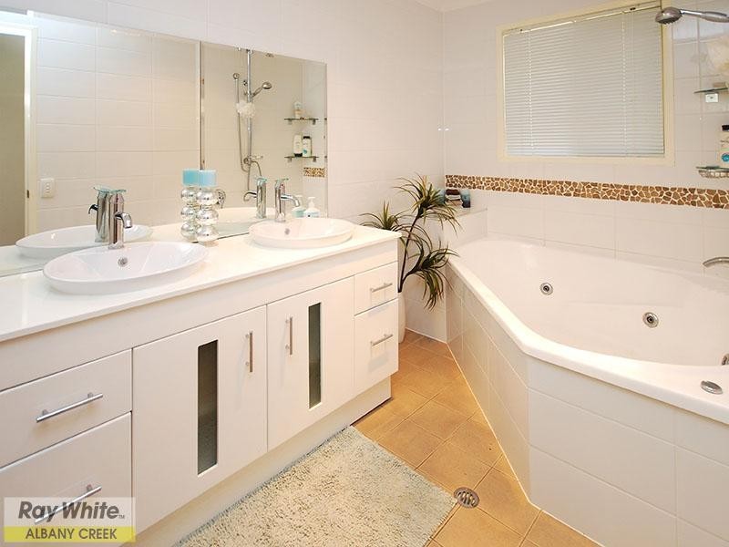 9 Challinor Drive, Albany Creek QLD 4035