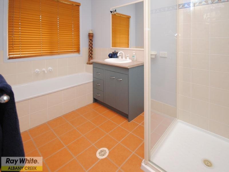 3 Arianna Close, Eatons Hill QLD 4037