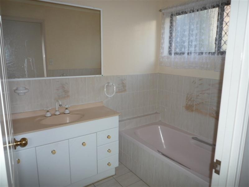 2 Troy Court, Eatons Hill QLD 4037