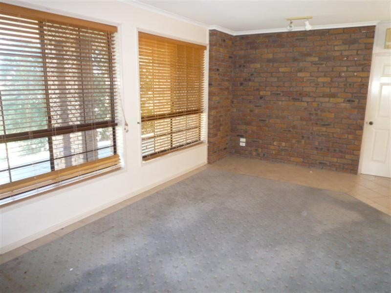 2 Troy Court, Eatons Hill QLD 4037