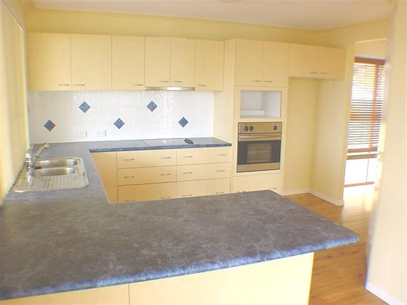 6 Memoire Court, Eatons Hill QLD 4037