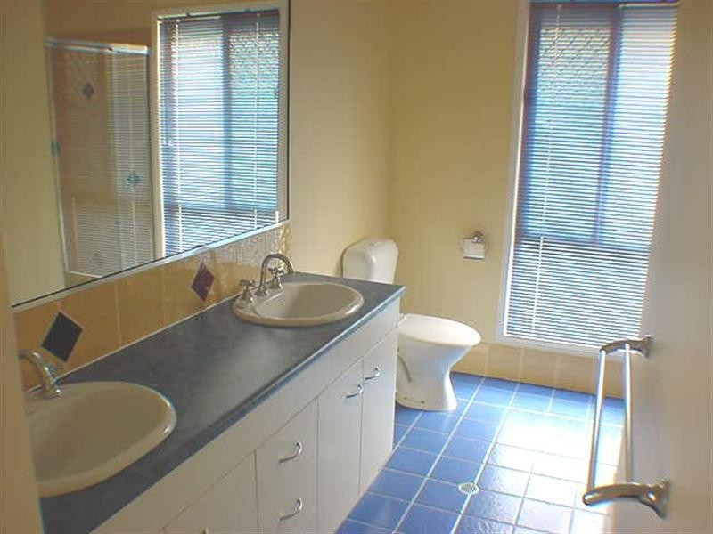 6 Memoire Court, Eatons Hill QLD 4037