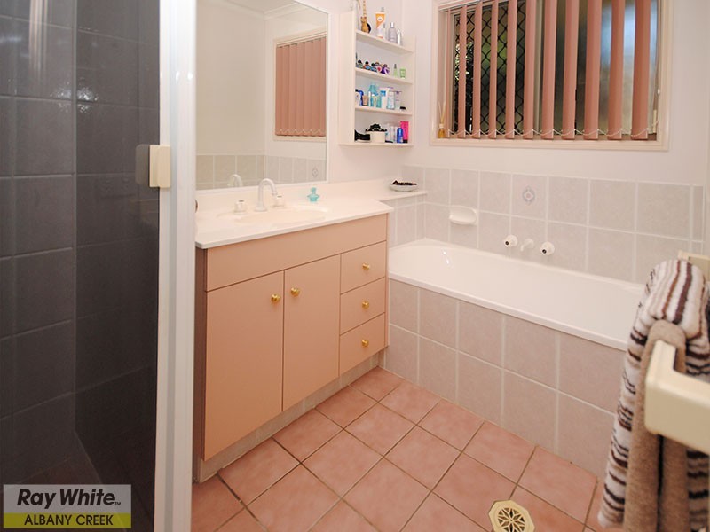 24 Queen Elizabeth Drive, Eatons Hill QLD 4037
