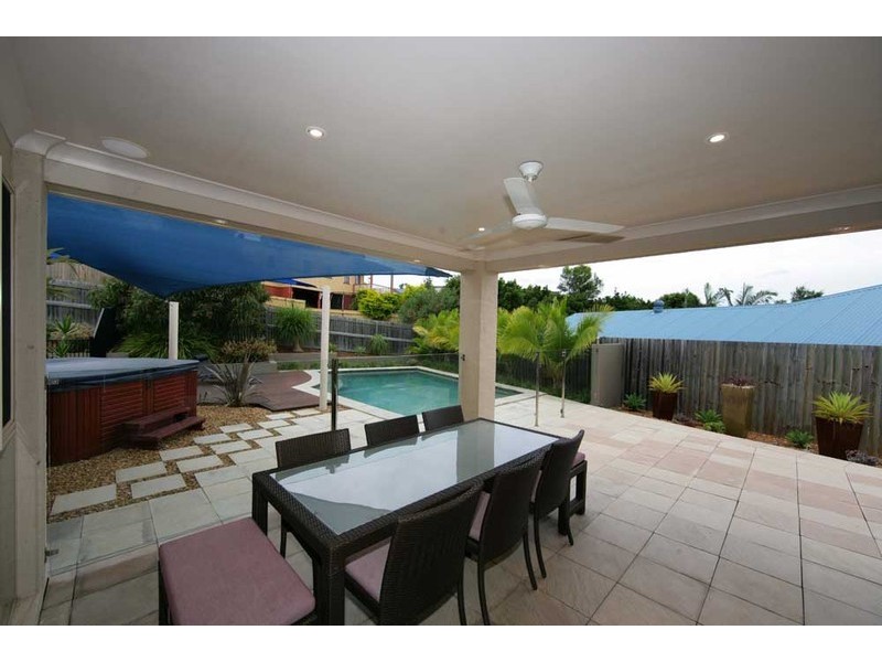 6 Altissimo Court, Eatons Hill QLD 4037