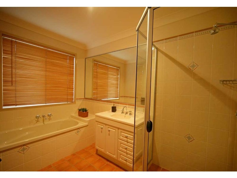 6 Altissimo Court, Eatons Hill QLD 4037