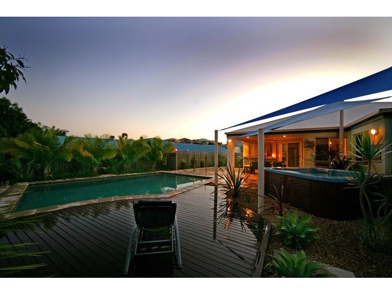 6 Altissimo Court, Eatons Hill QLD 4037