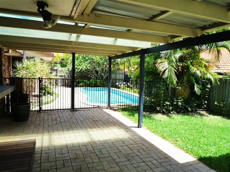 15 Elwood Court, Eatons Hill QLD 4037