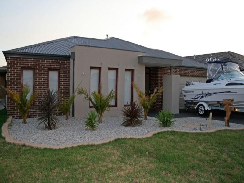 11 Canadian Maple Place, Lyndhurst VIC 3975