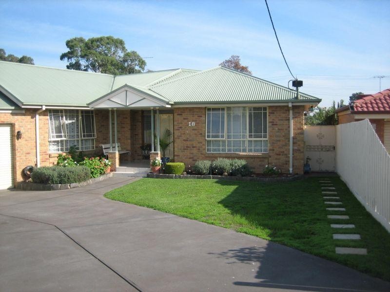 18 Craigie Court, Hampton Park VIC 3976