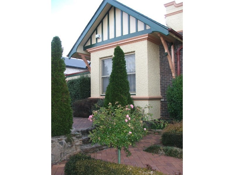 172 Marsh Street, Armidale NSW 2350
