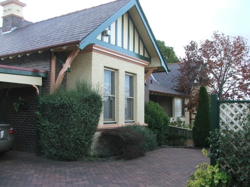 172 Marsh Street, Armidale NSW 2350