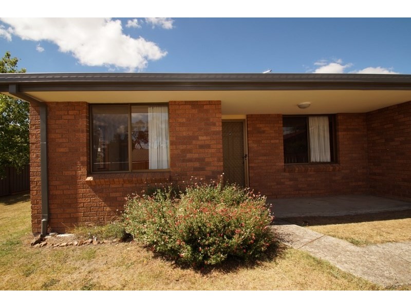 2/16 Crest Road, Armidale NSW 2350