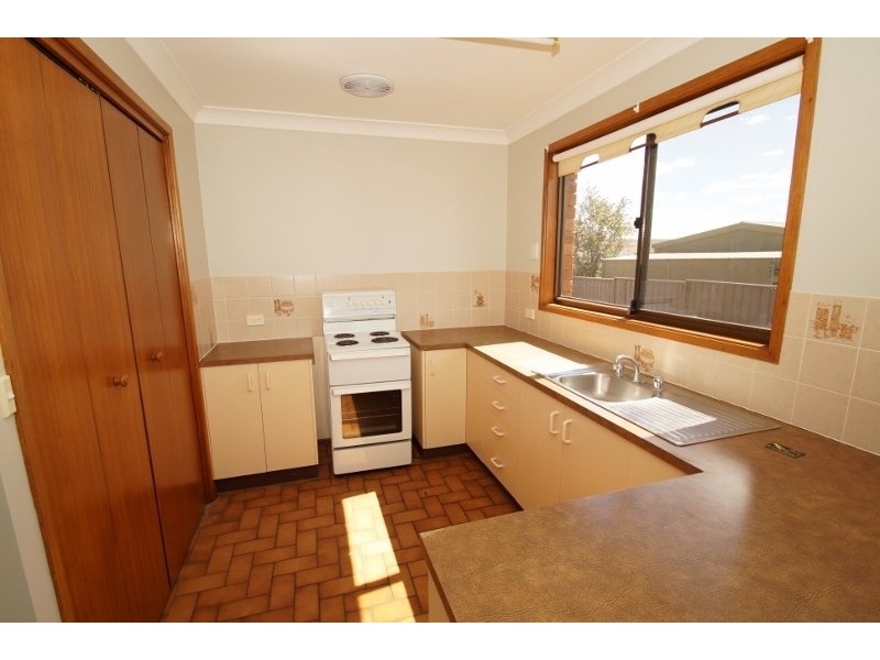 2/16 Crest Road, Armidale NSW 2350