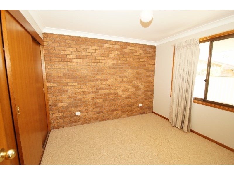 2/16 Crest Road, Armidale NSW 2350