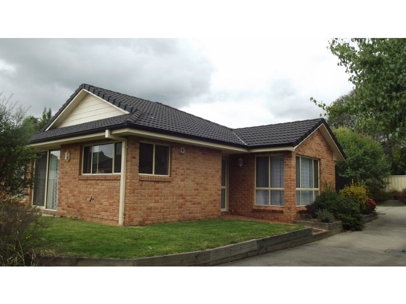 2/158 Barney Street, Armidale NSW 2350