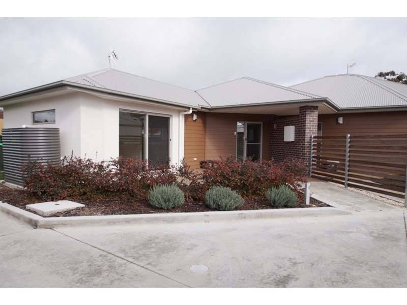 2/100a Lynches Road, Armidale NSW 2350