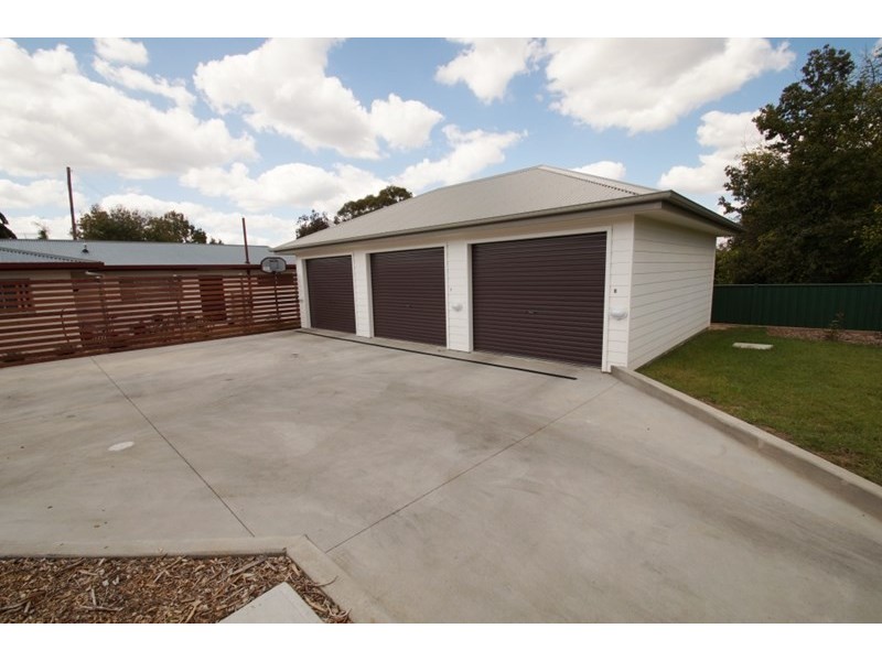 2/100a Lynches Road, Armidale NSW 2350