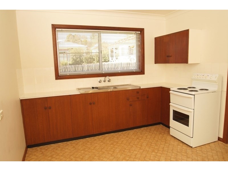 2/13 Railway Parade, Armidale NSW 2350