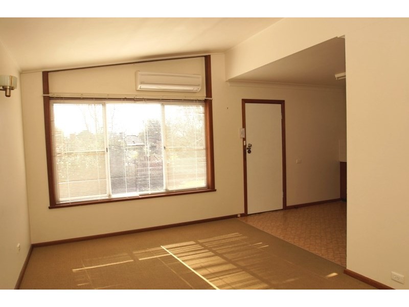 2/13 Railway Parade, Armidale NSW 2350