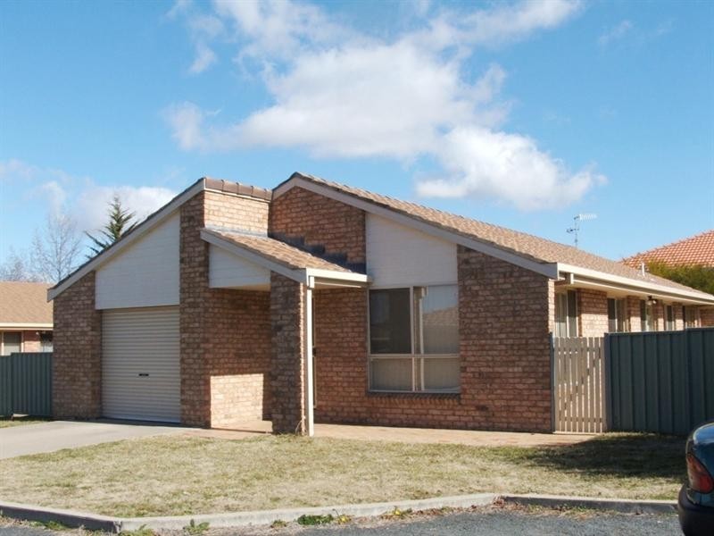 2/87 Queen Elizabeth Drive, Armidale NSW 2350