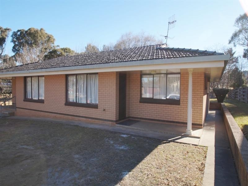 1/12 Joan Place, Armidale NSW 2350