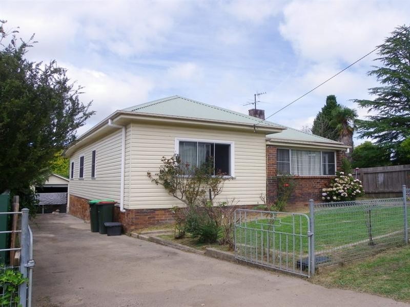 14 Wade Avenue, Armidale NSW 2350