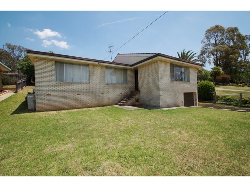 8 Curtis Street, Armidale NSW 2350