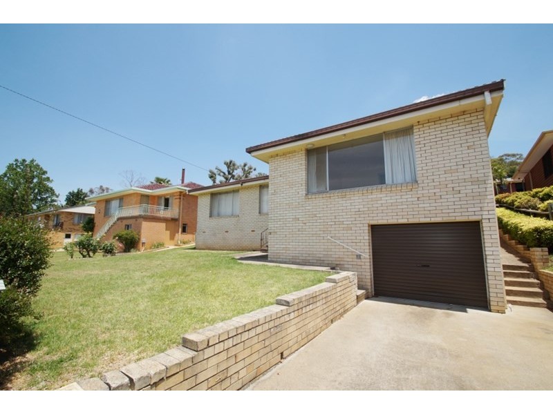 8 Curtis Street, Armidale NSW 2350