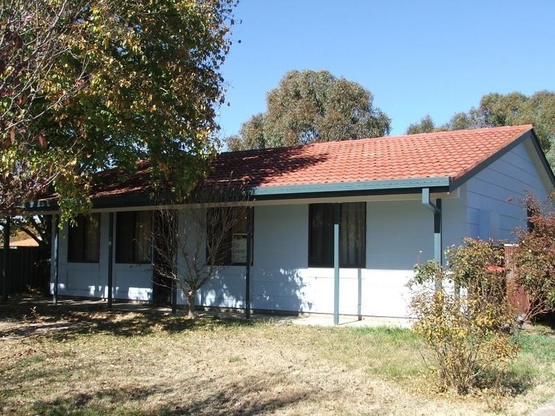 2 Bailey Crescent, Armidale NSW 2350