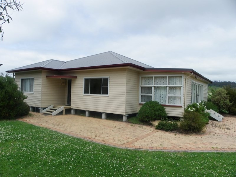 36 Dangarsleigh Road, Armidale NSW 2350