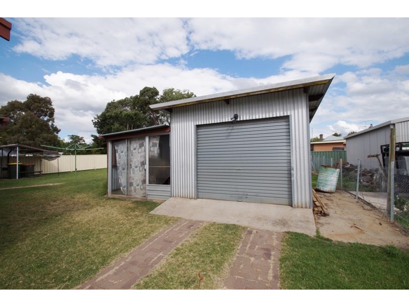 10 Elizabeth Avenue, Uralla NSW 2358