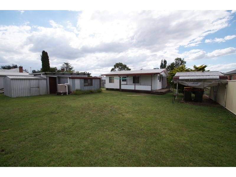 10 Elizabeth Avenue, Uralla NSW 2358