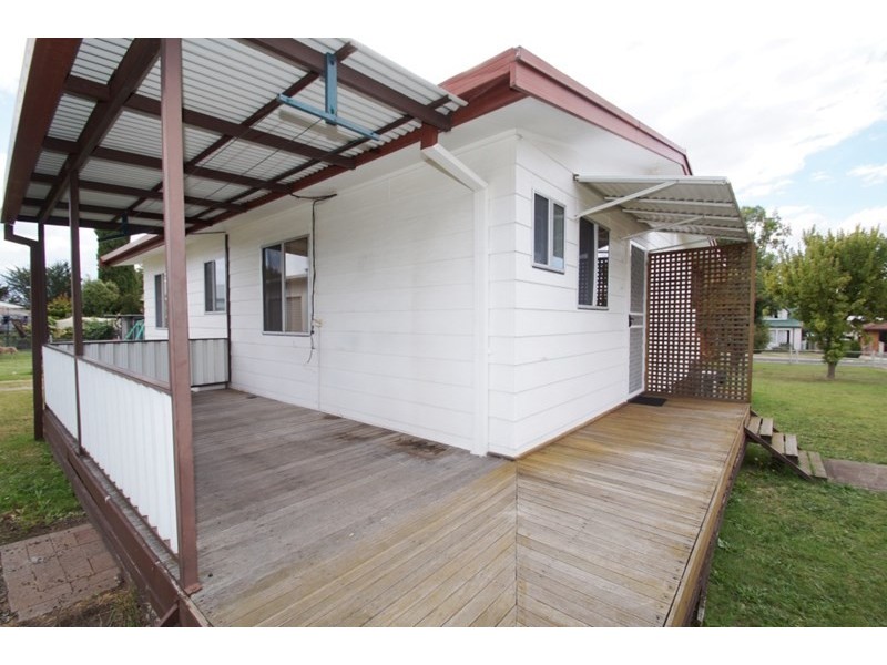 10 Elizabeth Avenue, Uralla NSW 2358