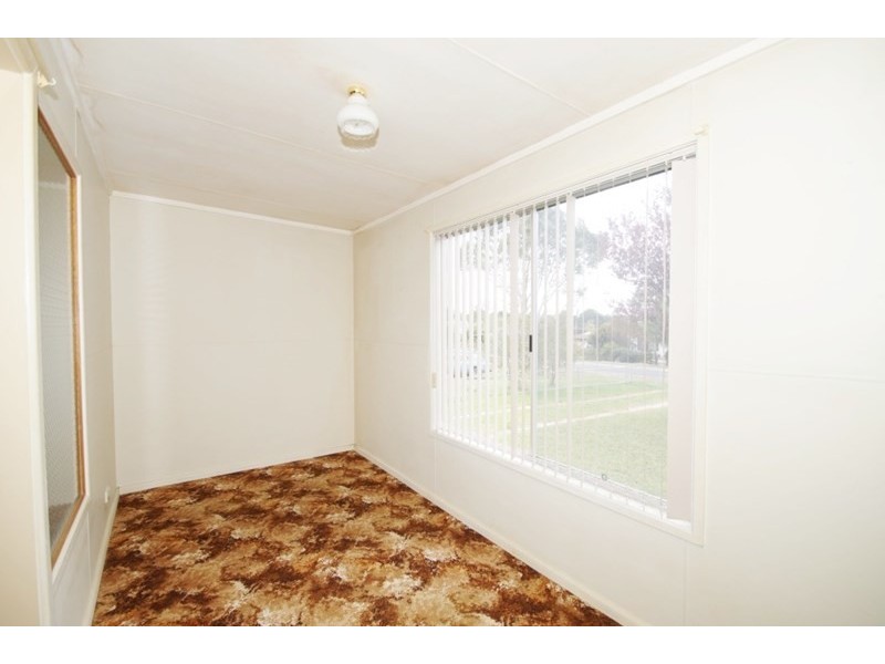 10 Elizabeth Avenue, Uralla NSW 2358