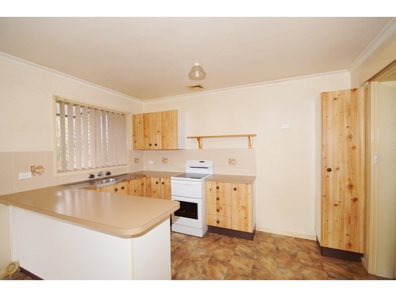 10 Elizabeth Avenue, Uralla NSW 2358