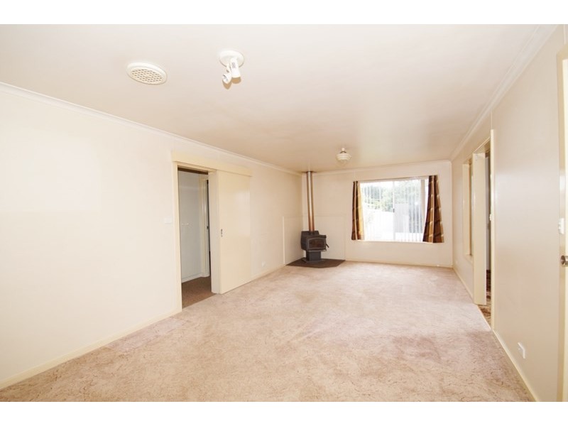 10 Elizabeth Avenue, Uralla NSW 2358