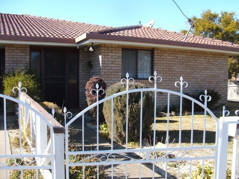 18 Barry Street, Armidale NSW 2350