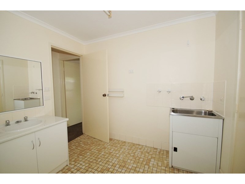 2/21 Verna Close, Armidale NSW 2350