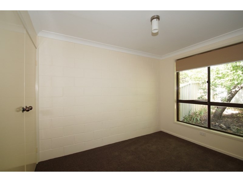 2/21 Verna Close, Armidale NSW 2350