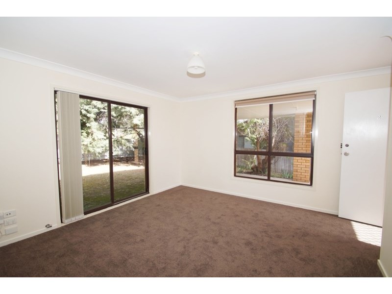2/21 Verna Close, Armidale NSW 2350