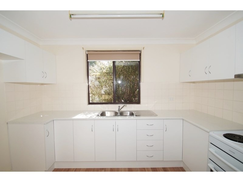 2/21 Verna Close, Armidale NSW 2350