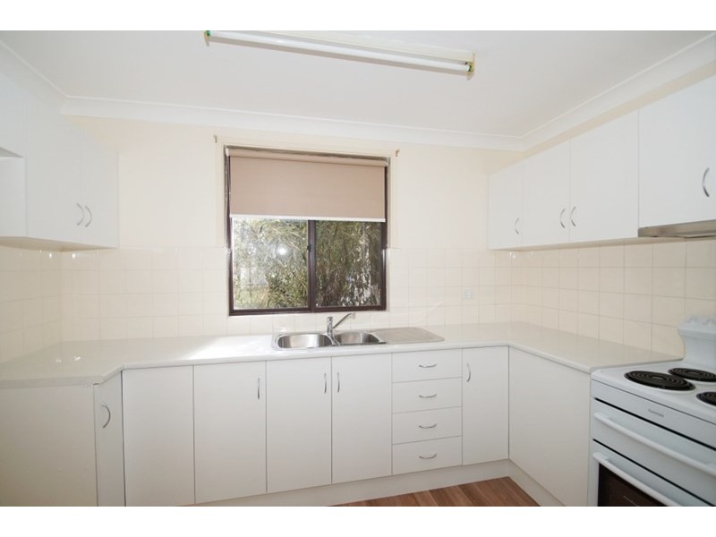 2/21 Verna Close, Armidale NSW 2350