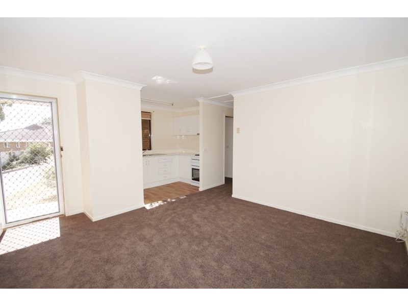 2/21 Verna Close, Armidale NSW 2350